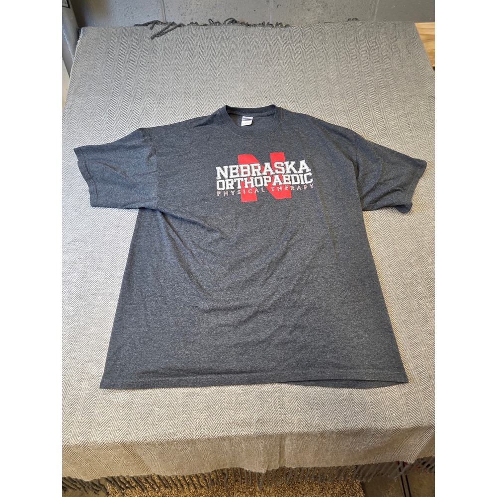 Gildan T-Shirt Mens 2XL Gray Nebraska Orthopaedic Physical Therapy Graphic Print
